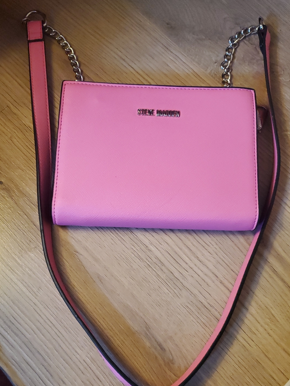 Steve Madden Coral Pink Crossbody Bag with Gold Chain PreOwned In Good Condition